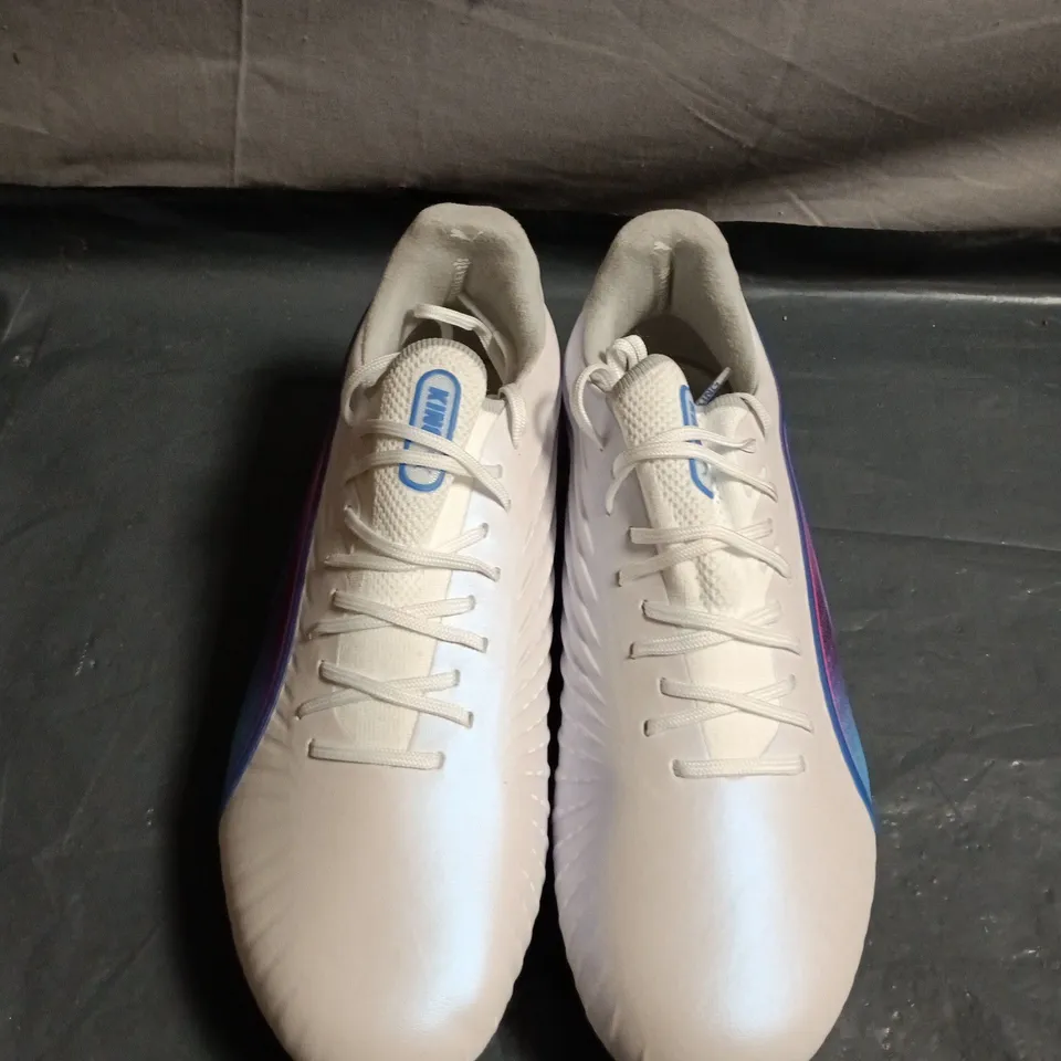 UNBOXED PAIR PUMA FOOTBALL BOOTS –UK SIZE 6