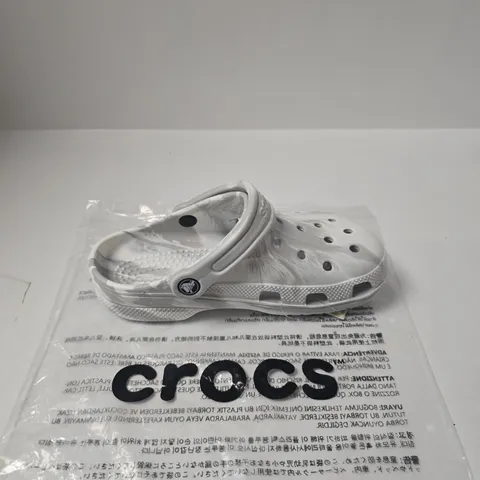 CROCS WHITE CLOGS – PAIR UK WOMENS SIZE 4