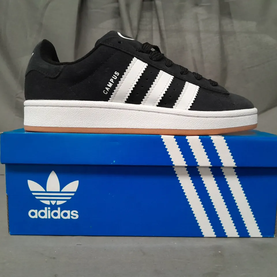 BOXED PAIR OF ADIDAS CAMPUS 00S J SHOES IN BLACK/WHITE UK SIZE 5