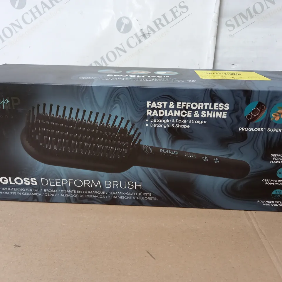 BOXED REVAMP PROGLOSS DEEPFORM CERAMIC STRAIGHTENING BRUSH