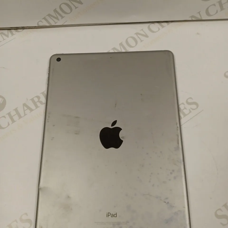 APPLE IPAD MODEL A1893 - GREY 