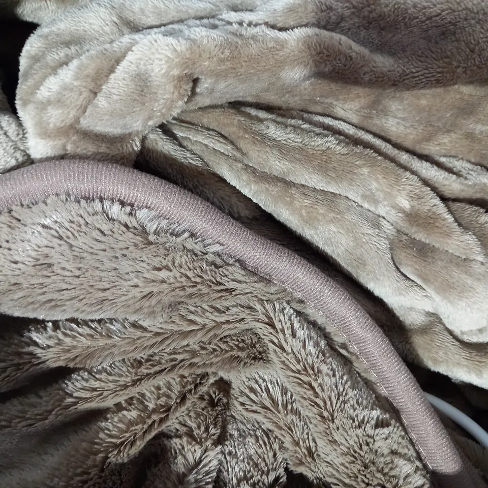 COZEE HOME VELVETSOFT HEATED THROW IN DARK TAUPE