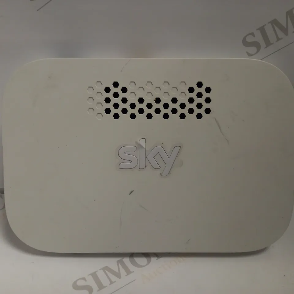SKY Q BROADBAND HUB - ER110 WHITE