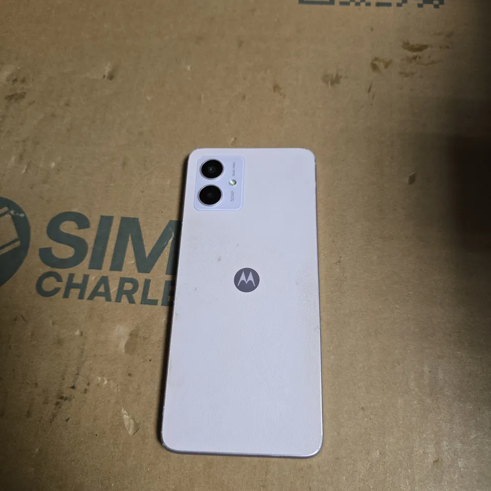 MOTOROLA SMARTPHONE –  DUAL-CAMERA, ANDROID 
