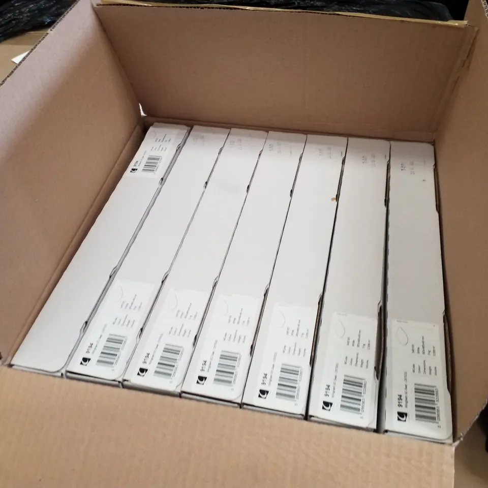 PALLET CONTAINING APPROXIMATELY 70 BRAND NEW CALYPSO WINGHAM TOILET SEATS 