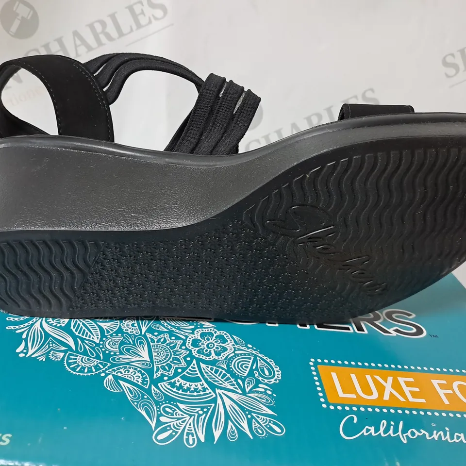 BOXED CALI FROM SKETCHERS IN BLACK SIZE 7 