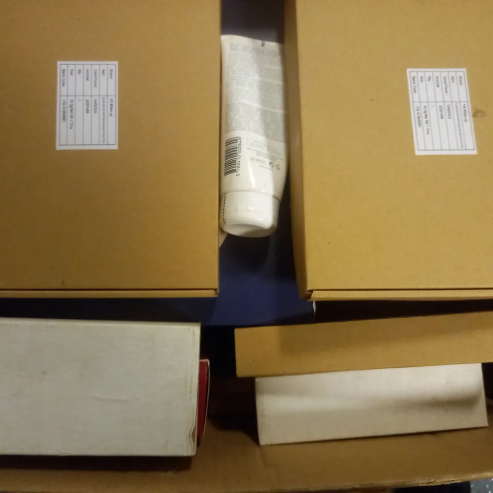 BOX OF APPROX 40 ASSORTED HEALTH & BEAUTY ITEMS TO INCLUDE - GLAM AND GO PORTABLE MAKEUP PALETTES - JACK&JONES OVERNIGHT IMPACT - MY BLEND 07 DAY FACE CRÉME ECT