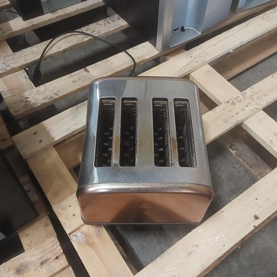 4-SLICE TOASTER