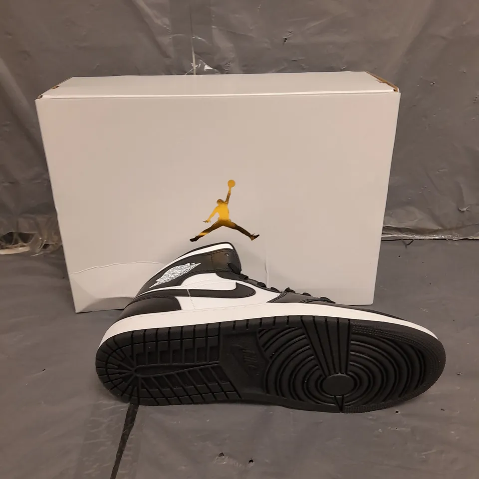 BOXED PAIR OF WOMENS AIR JORDAN 1 MID WHITE/BLACK UK 9
