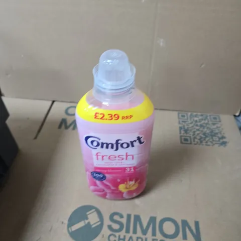 APPROXIMATELY 14 ASSORTED HOUSEHOLD LIQUIDS INCLUDING COMFORT FRESH , JOINT & JOIST ADHESIVE AND FABULOSA MULTI PURPOSE CLEANER