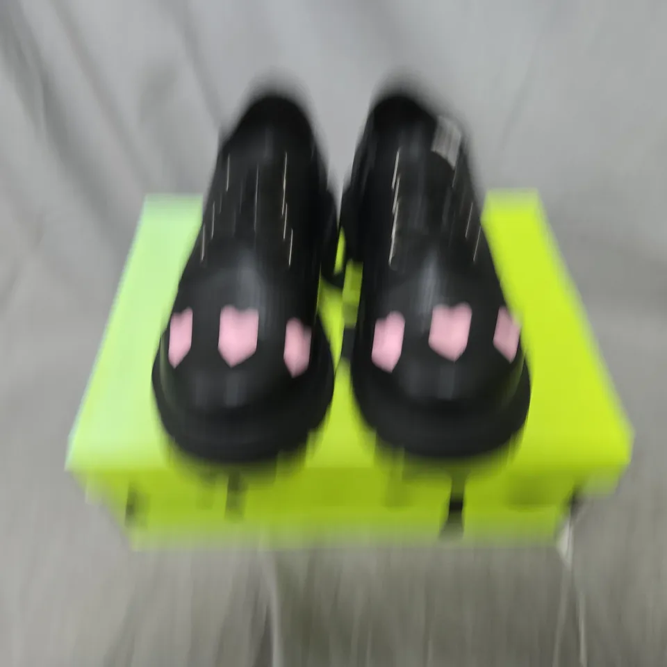 BOXED PAIR OF KOI KIDZ LIL TENNIN HEART SHOES IN BLACK/PINK - UK KIDS 10