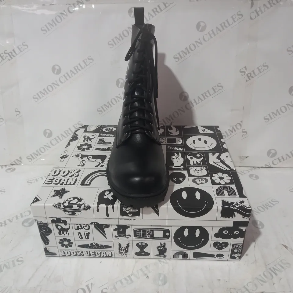 BRAND NEW BOXED PAIR OF KOI THE STATEMENT ANIMAL FREE VEGAN LEATHER MEN'S MILITARY BOOTS IN BLACK UK SIZE 10