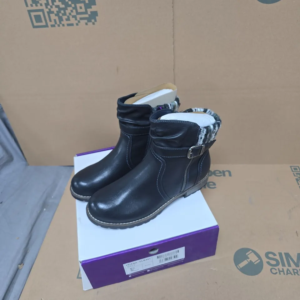 LOTUS TRIANA ULB461 NAVY BOOTS, EU41 (UK 7)