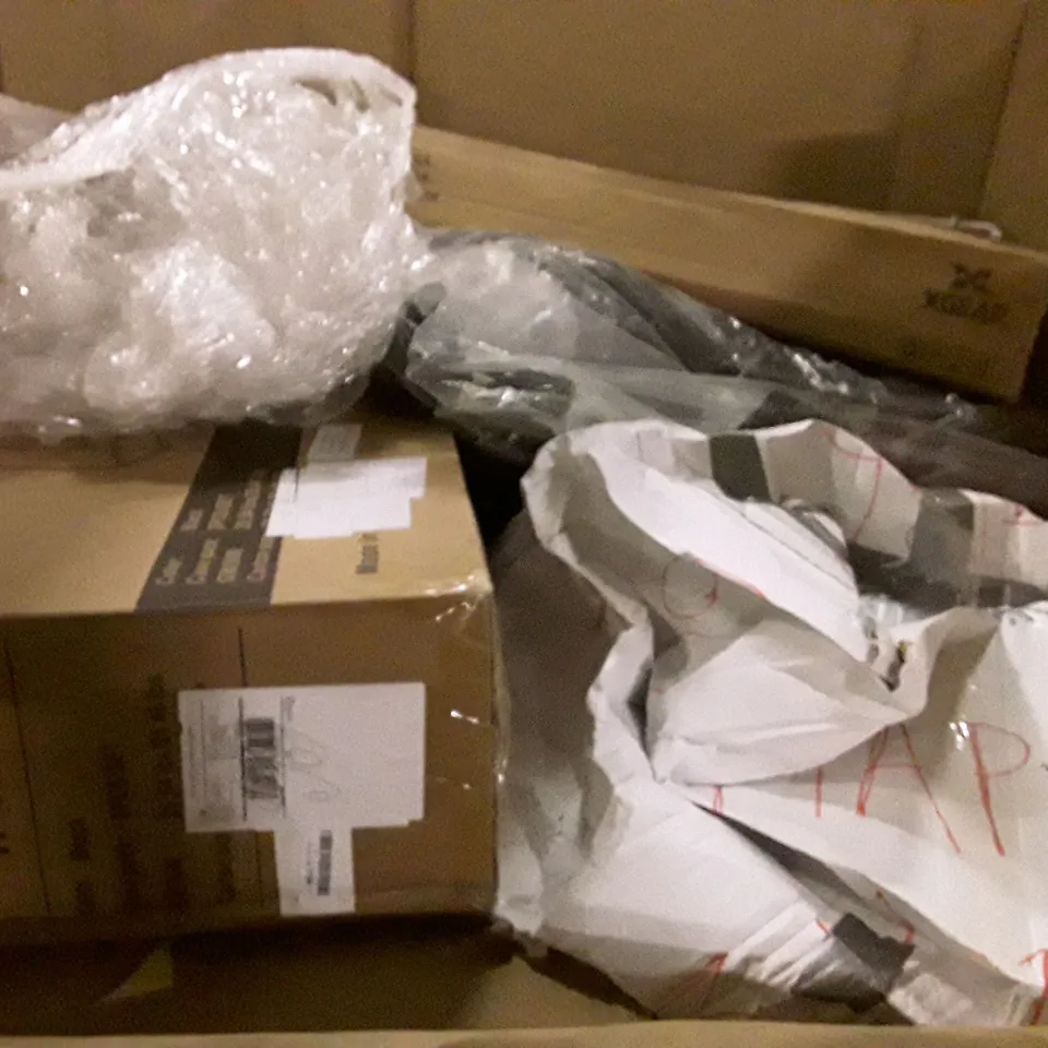 PALLET OF ASSORTED PRODUCTS INCLUDING WALK IN GREEN HOUSE, FOLDING CHAIR, SUITCASE, COLD WATER THERAPY TUBE, SIDE TABLE  