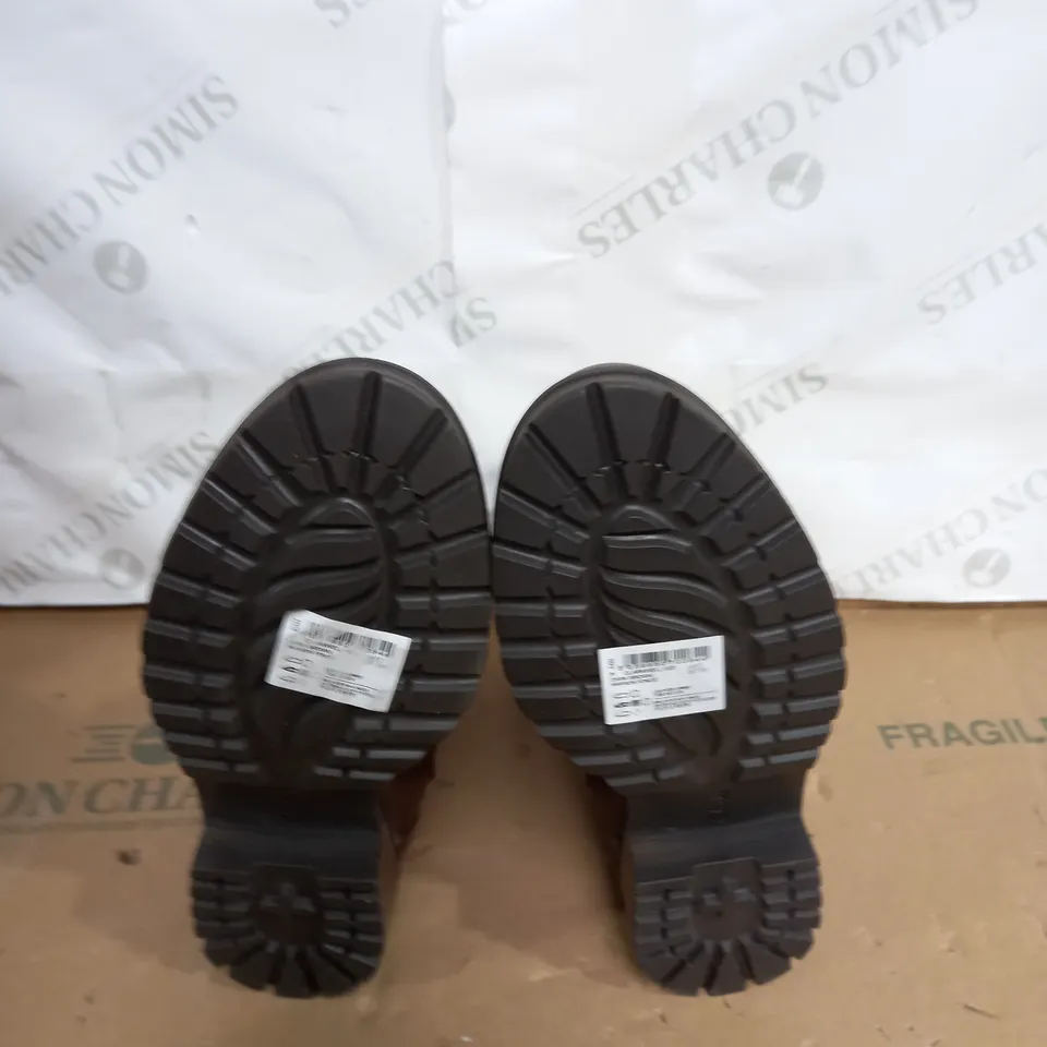 CLARKS CLARKWELL DARK BROWN BOOTS SIZE 5