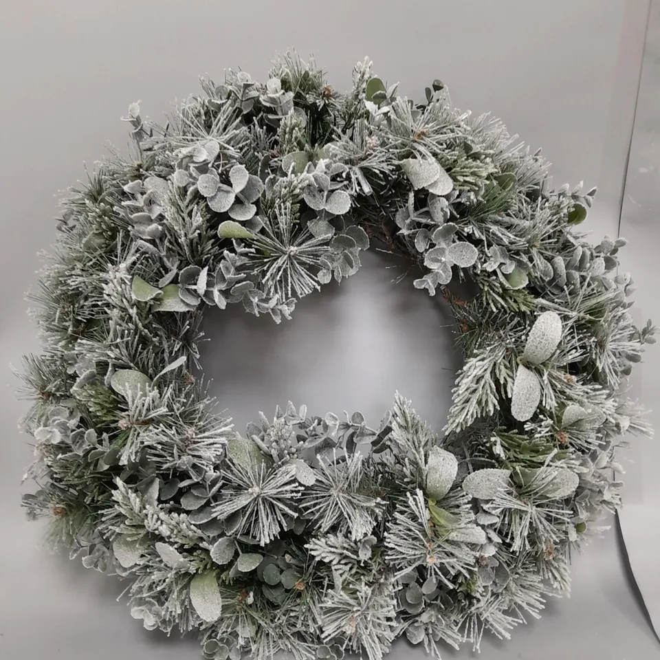 BOXED K BY KELLY HOPPEN COTSWOLDS CHOICE OF PRE-LIT GREENERY CHRISTMAS DECORATION