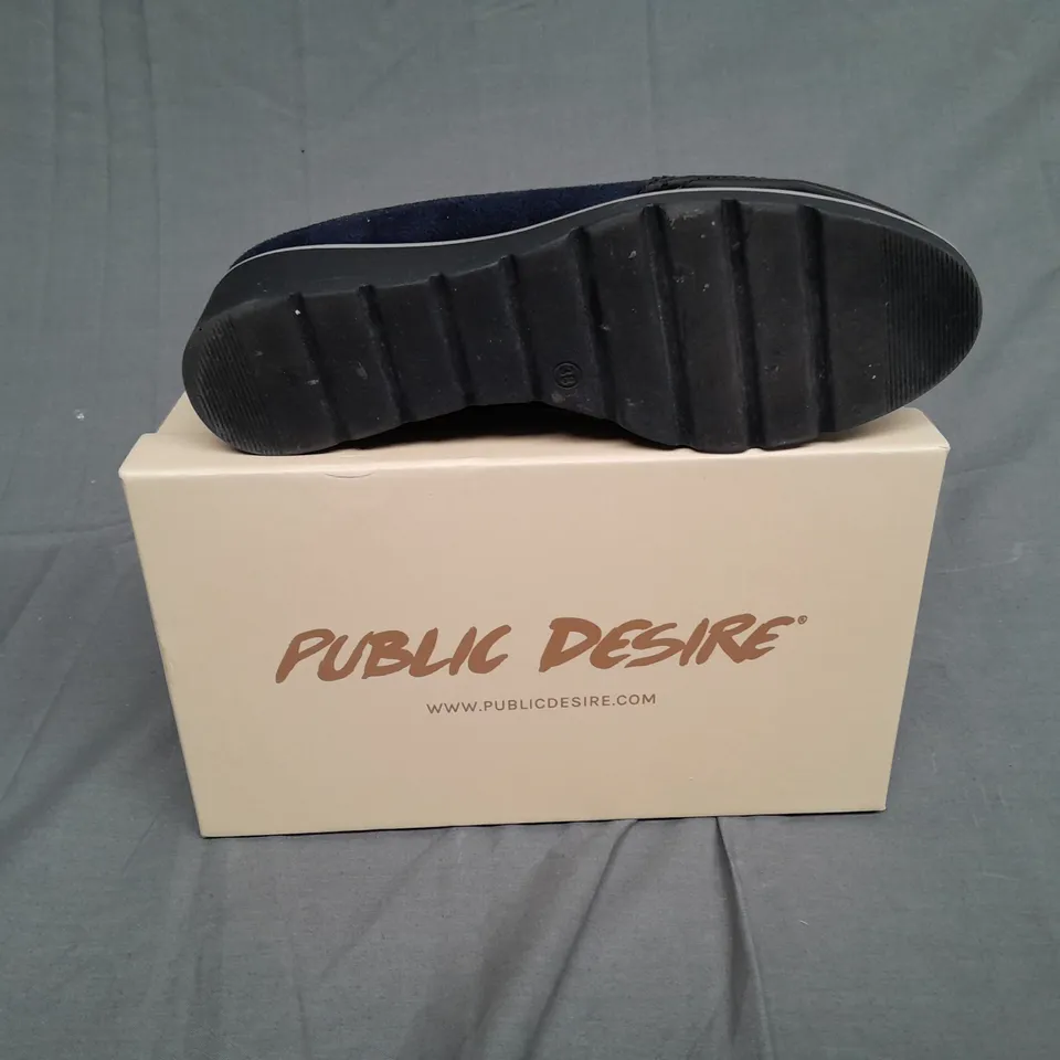 BOXED PAIR OF PUBLIC DESIRE NAVY/BLACK PUMP SIZE 5