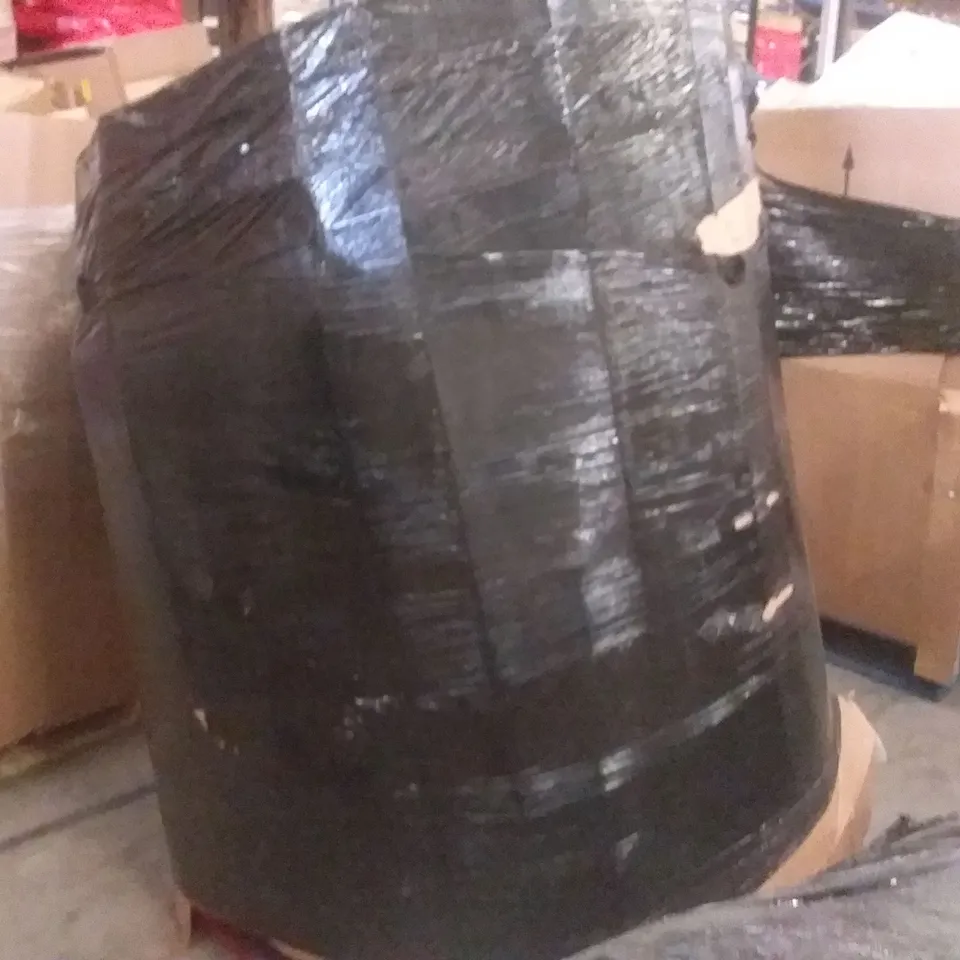 PALLET OF ASSORTED ROEHALL PET BEDS
