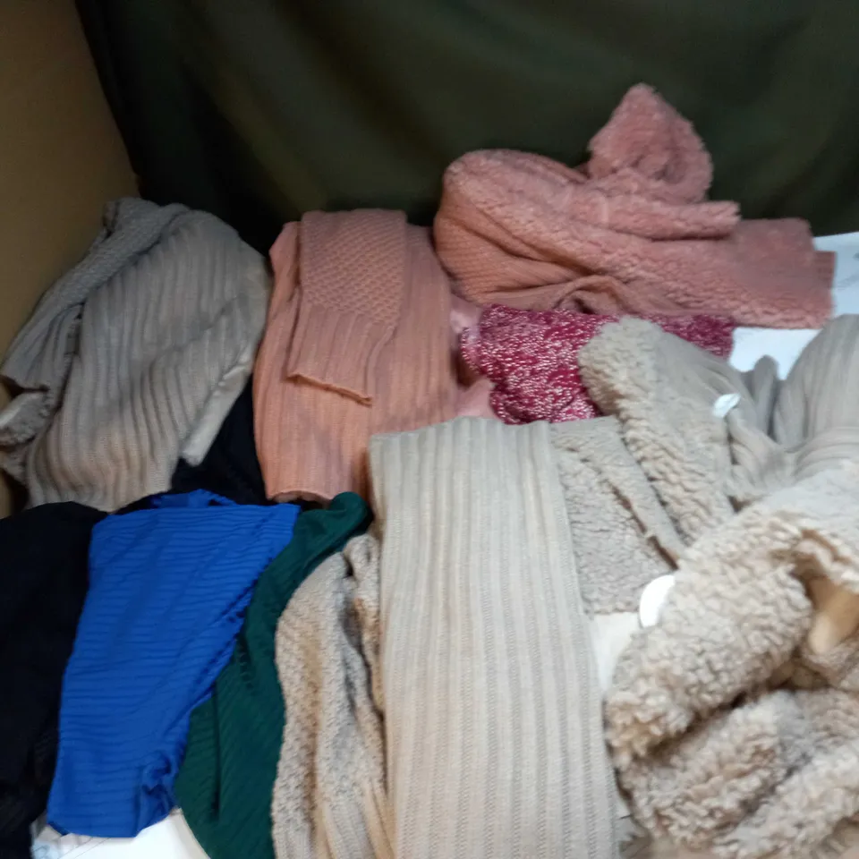 BAG OF APPROX 10 ASSORTED CLOTHING ITEMS TO INCLUDE - MAISON DE NIMES 