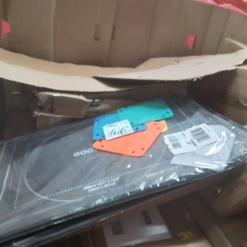 PALLET OF ASSORTED HOUSEHOLD GOODS AND PRODUCTS TO INCLUDE;LED MAKE-UP MIRROR,BABY CAR SEAT,PLAYPEN 