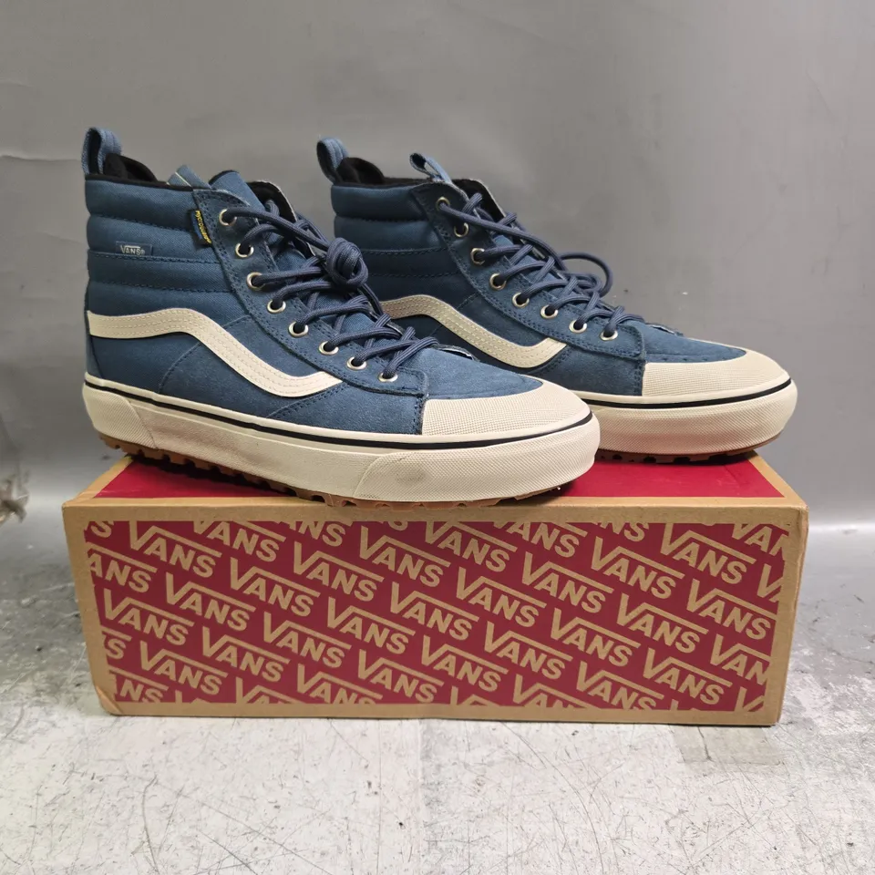 BOXED PAIR OF VANS MTE SK8-HI WATERPROOF SHOES IN BLUE/WHITE SIZE UK 9
