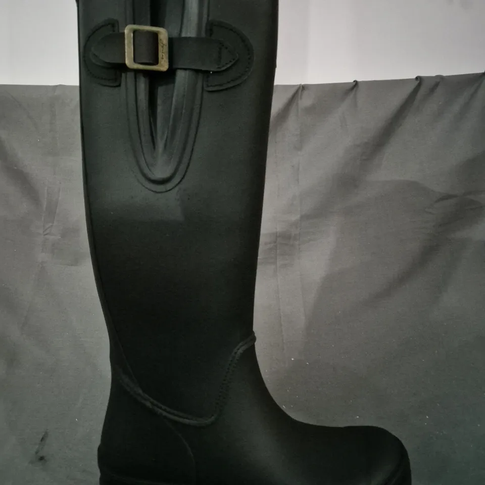 BOXED PAIR OF JOULES WELLINGTON BOOTS IN BLACK UK SIZE 7