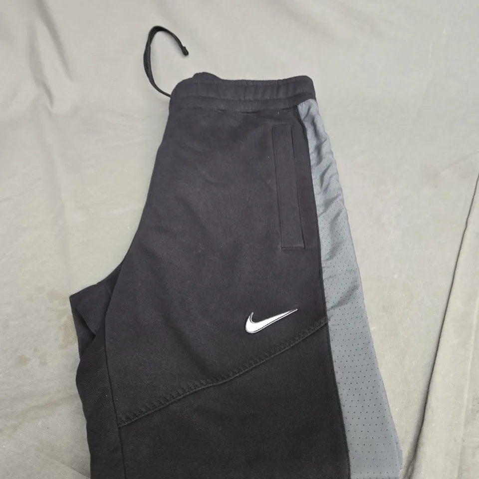 NIKE LOGO FLEECED TRACKSUIT BOTTOMS SIZE M