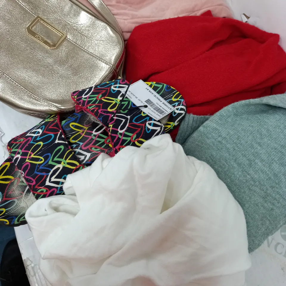 BOX OF APPROXIMATELY 10 ASSORTED CLOTHING ITEMS TO INCLUDE SLIDERS, BAG, JUMPERS ETC
