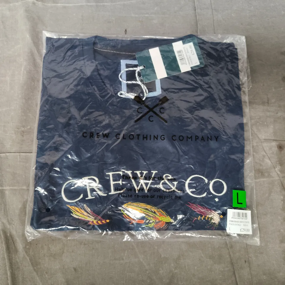 BAGGED CREW CLOTHING COMPANY EMBROIDERED CREW FLY TEIS T-SHIRT IN NAVY SIZE LARGE