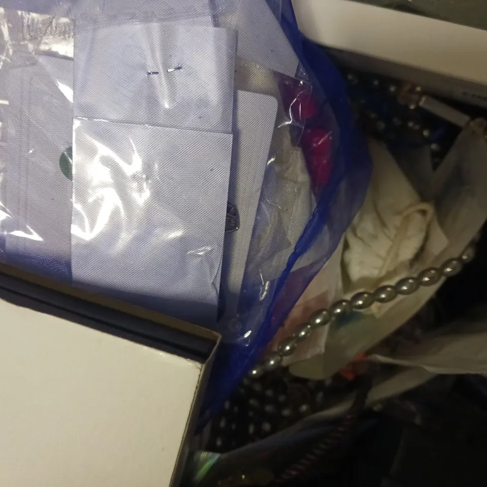 BOX OF APPROXIMATELY 12 ASSORTED ITEMS TO INCLUDE - BIFANXI  WATCH , UNBRANDED RING , LUCEINE CLIP WATCH ETC