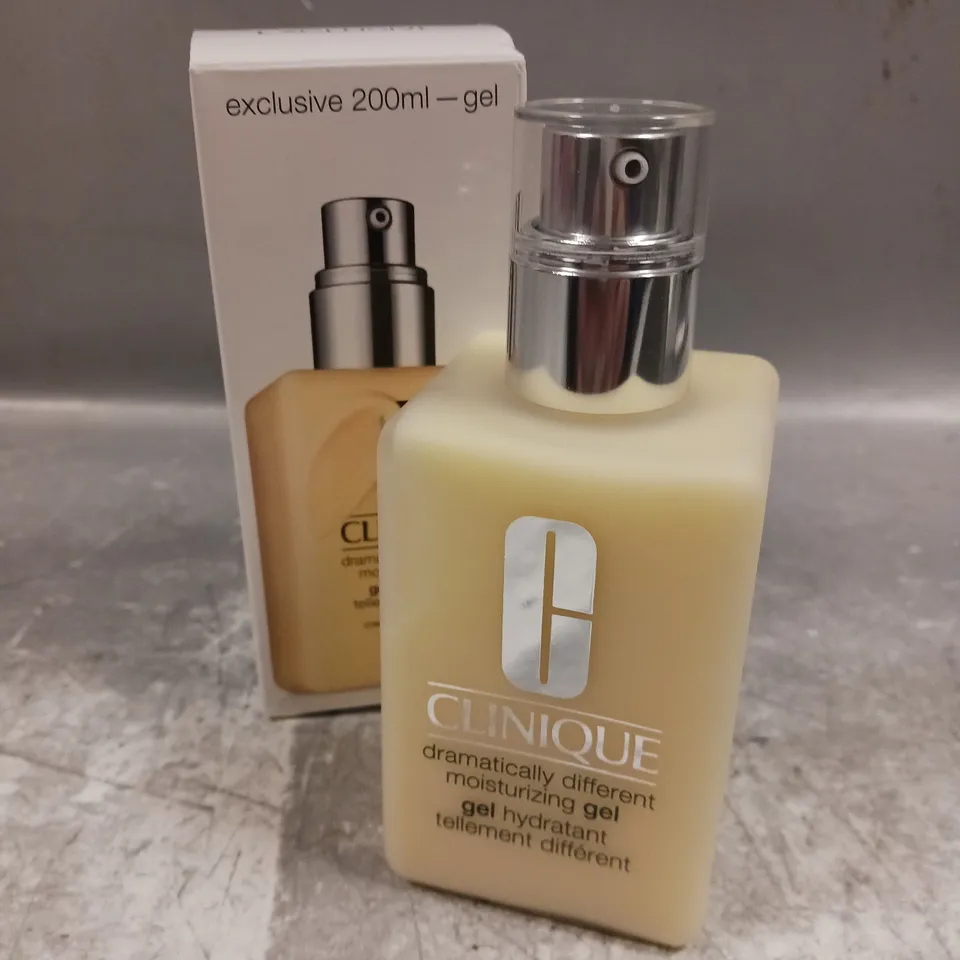 CLINIQUE DRAMATICALLY DIFFERENT MOISTURISING GEL