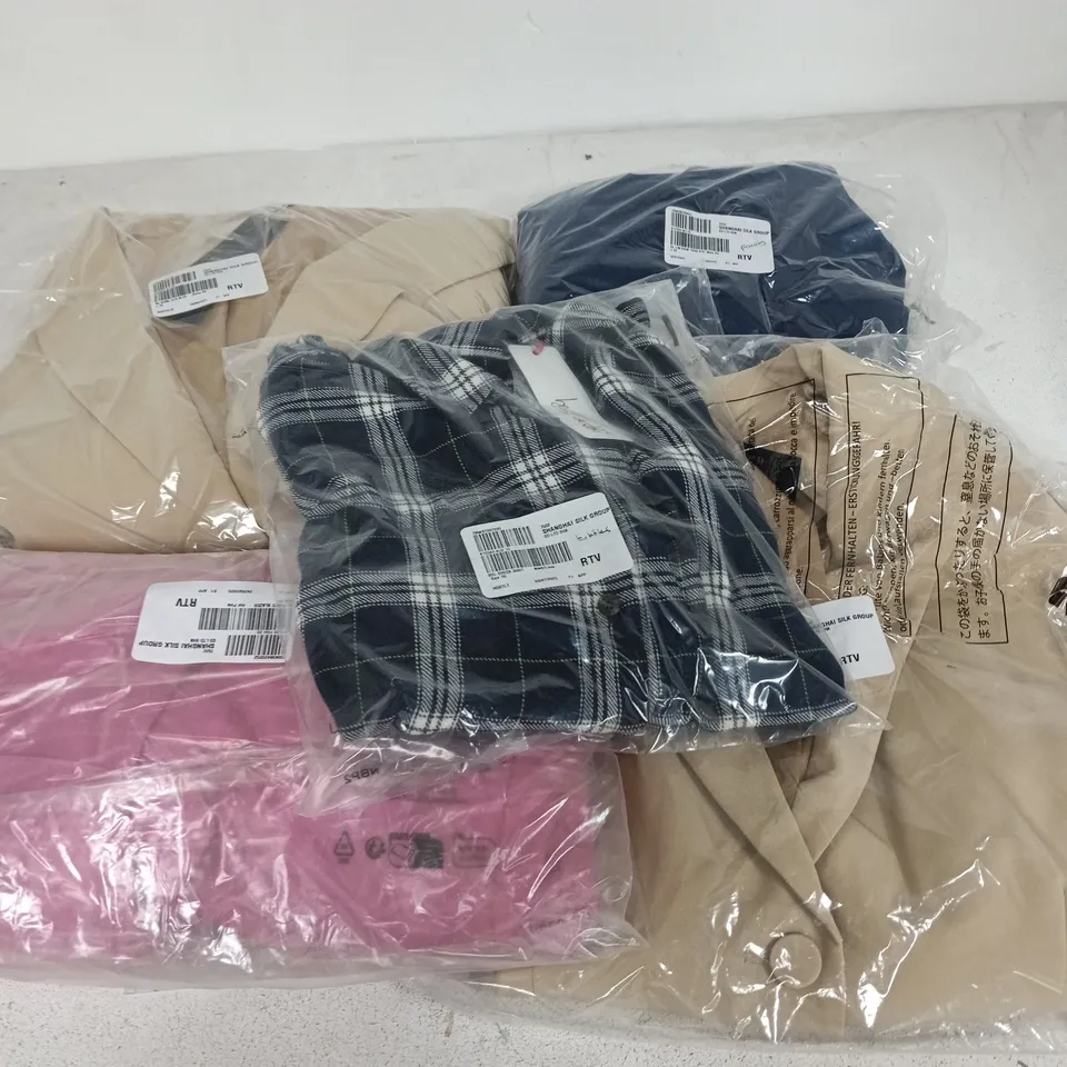 APPROXIMATELY 15 ASSORTED CLOTHING ITEMS IN VARIOUS SIZES, STYLES & COLOURS TO INCLUDE BRANDS SUCH AS BEN DE LISI, RUTH LANGSFORD, BRENDA EDWARDS, ETC - COLLECTION ONLY