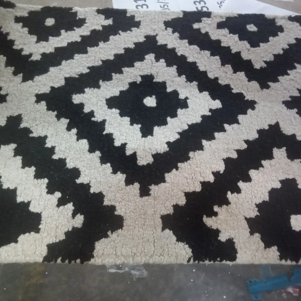 DRUBIN HAND TUFTED WOOL BLACK RUG 2'X3'