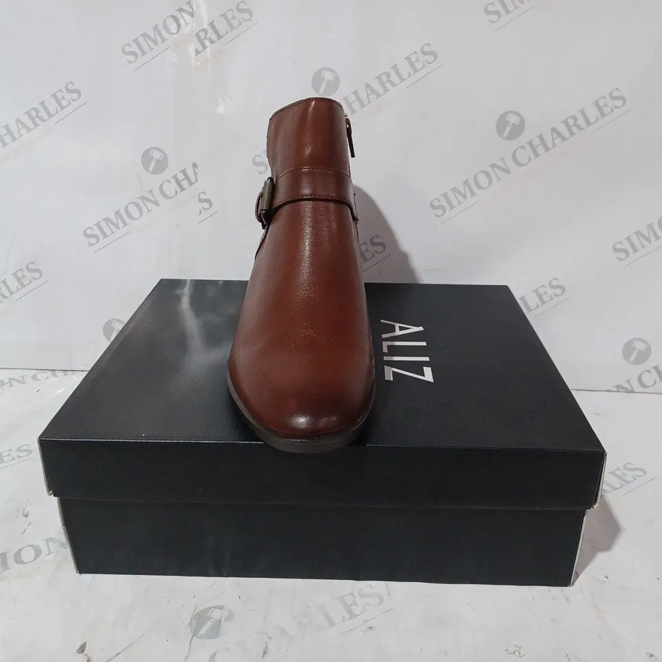 BOXED PAIR OF NATURALIZER LOW HEEL SIDE-ZIP SHOES IN BROWN UK SIZE 6