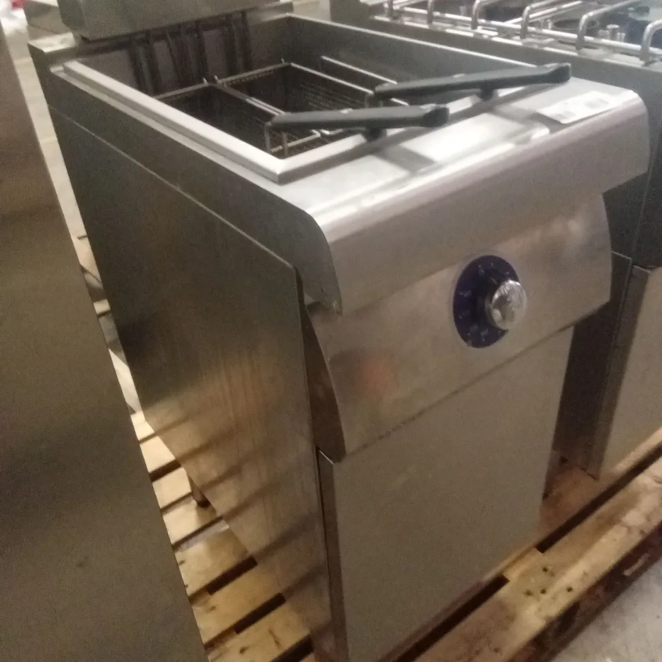 HOBART BONNET ELECTRIC SINGLE TANK, TWIN BASKET FRYER ON PEDESTAL