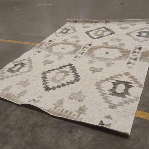 QUALITY DESIGNER AREA RUG - APPROXIMATELY 320 x 240cm