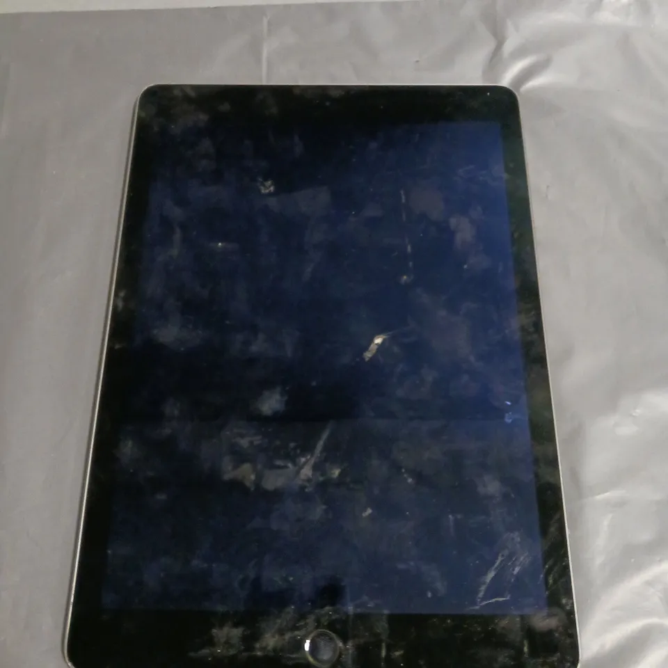 APPLE IPAD AIR 2 TABLET IN SILVER 