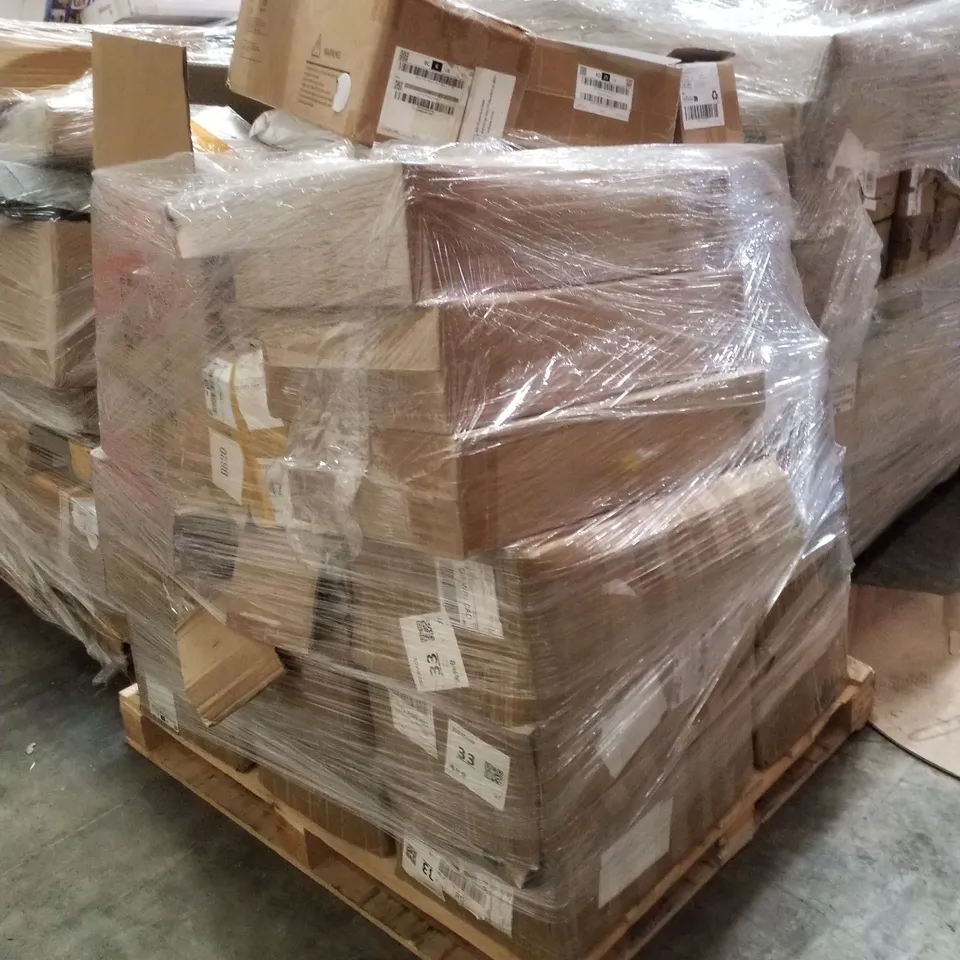 PALLET CONTAINING ASSORTED PRODUCTS INCLUDING PLAYPEN, POKER CHIP SET & TRANSOM LAUNCHING WHEELS