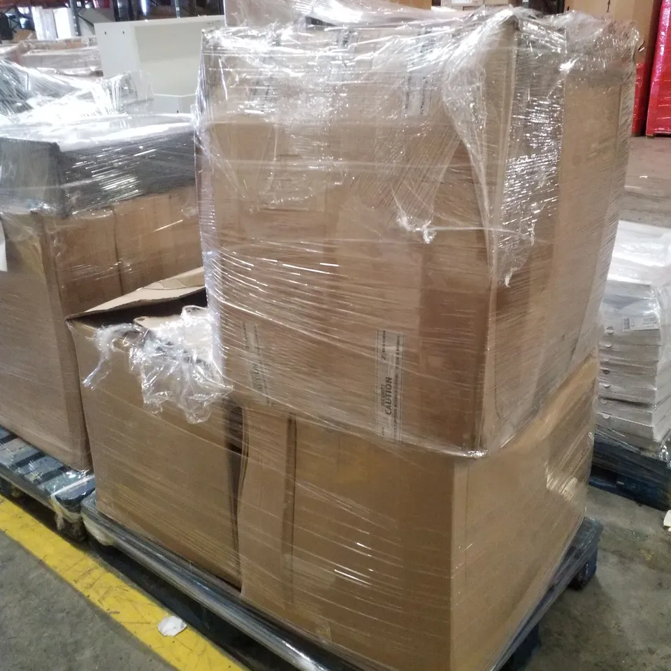 PALLET CONTAINING ASSORTED LAMPSHADES & COVERS