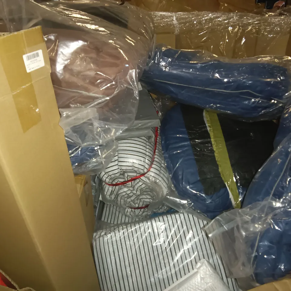 PALLET OF ASSORTED ITEMS TO INCLUDE YONEX RACKET, CRAFT PACKS AND MULTIPLE PET BEDS