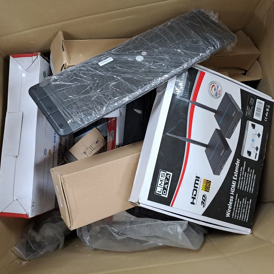 APPROXIMATELY 15 ASSORTED ELECTRICAL ITEMS TO INCLUDE WIRELESAS HDMI EXTENDER, FIBER MEDIA CONVERTER, KEYBOARD AND MOUSE DUO, ETC - COLLECTION ONLY