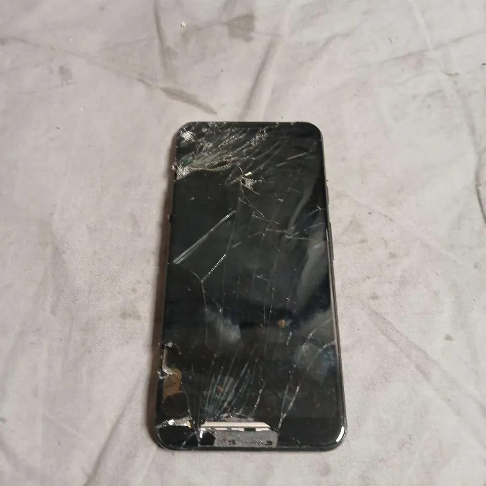 GOOGLE PIXEL 2 XL SMARTPHONE – BLACK, CRACKED SCREEN
