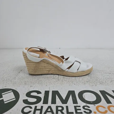 RUTH LANGSFORD WEDGE PLATFORM SANDAL SIZE 5