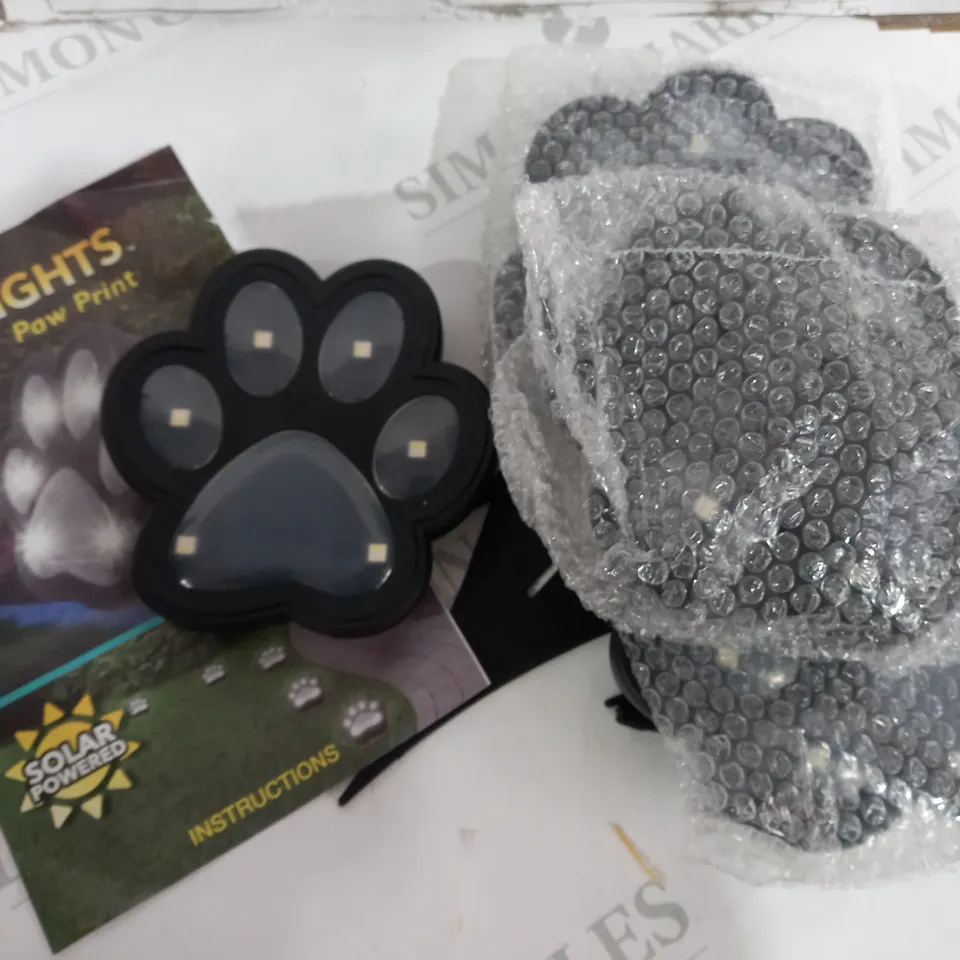 BOXED BELL AND HOWELL SET OF 4 SOLAR PAW LIGHTS