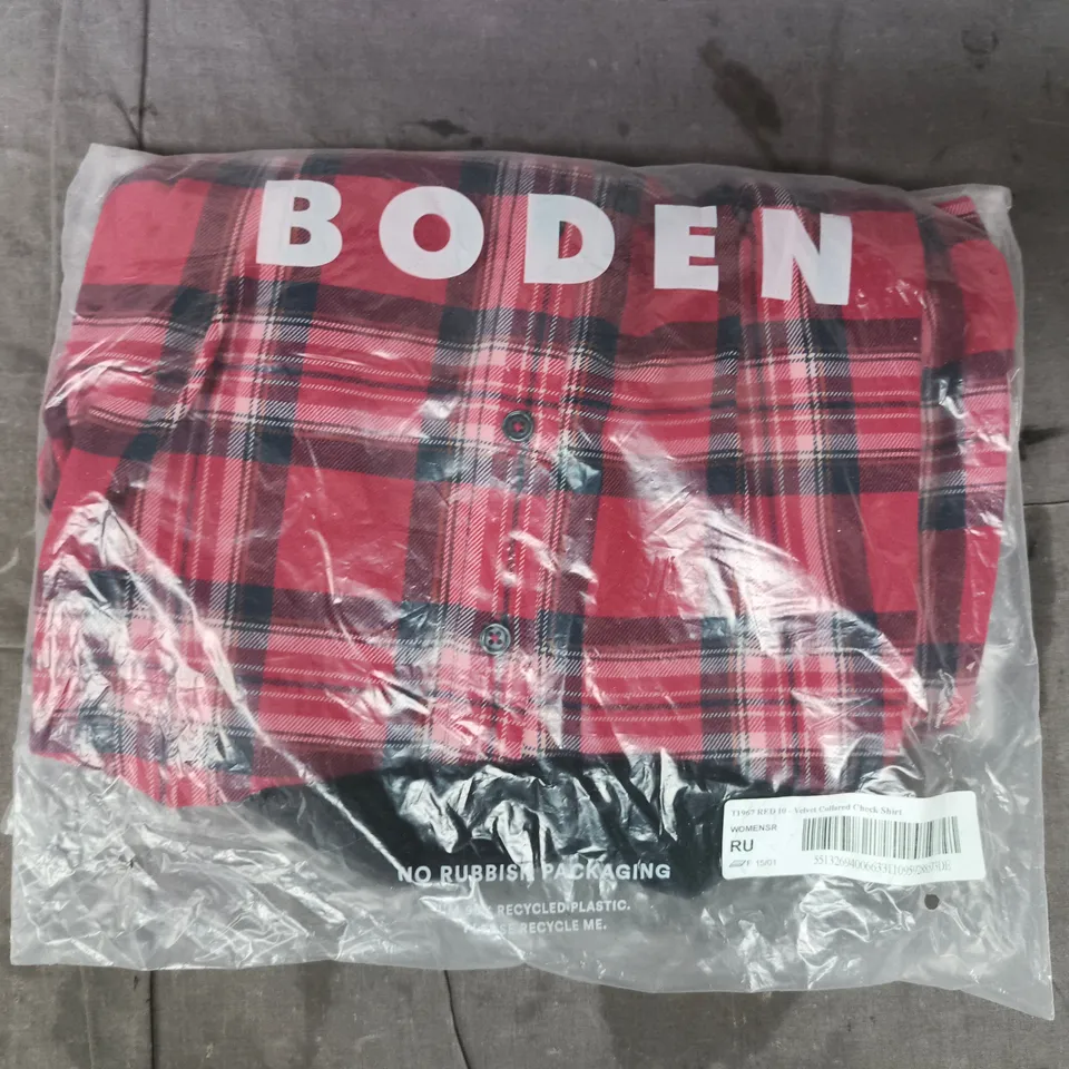 BAGGED BODEN VELVET COLLARED CHECK SHIRT IN RED SIZE 10