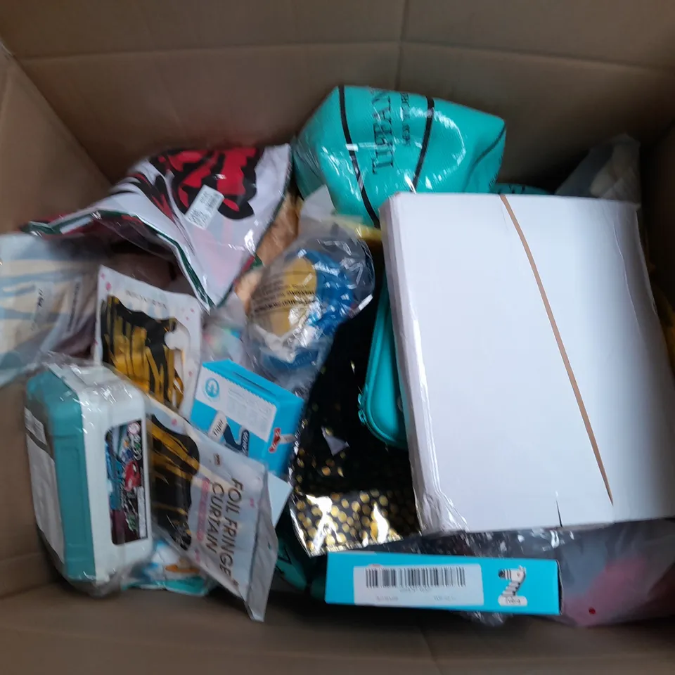 BOX OF APPROX 15 ASSORTED TOYS AND GAMES TO INCLUDE - TEDDIES, BOXING GLOVES AND CRAYOLA