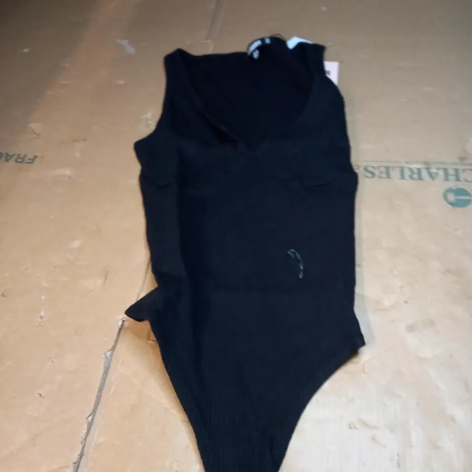 BASIC RIB NOTCH NECK CUP BODYSUIT SIZE 10