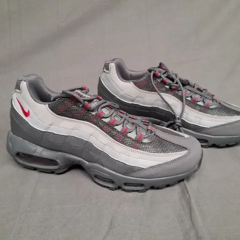UNBOXED PAIR OF NIKE AIRMAX 95 SNEAKER PINK BEAM SIZE UK 10