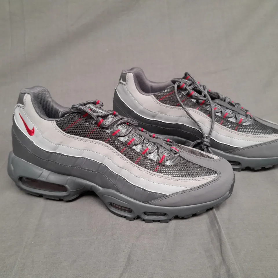UNBOXED PAIR OF NIKE AIRMAX 95 SNEAKER PINK BEAM SIZE UK 10