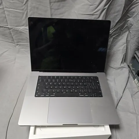 APPLE MACBOOK PRO 13-INCH SPACE GRAY – WITH ORIGINAL BOX